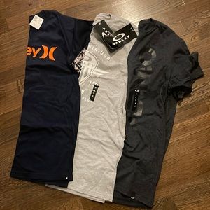 Men’s 3 short sleeve t-shirt lot- 2 Oakley and one Hurley tshirt in this listing